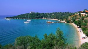 Γαλάζιο Ιόνιο! Χωρίς να χρειαστεί να μπεις σε καράβι, κολυμπάς κάθε μέρα σε διαφορετική παραλία 